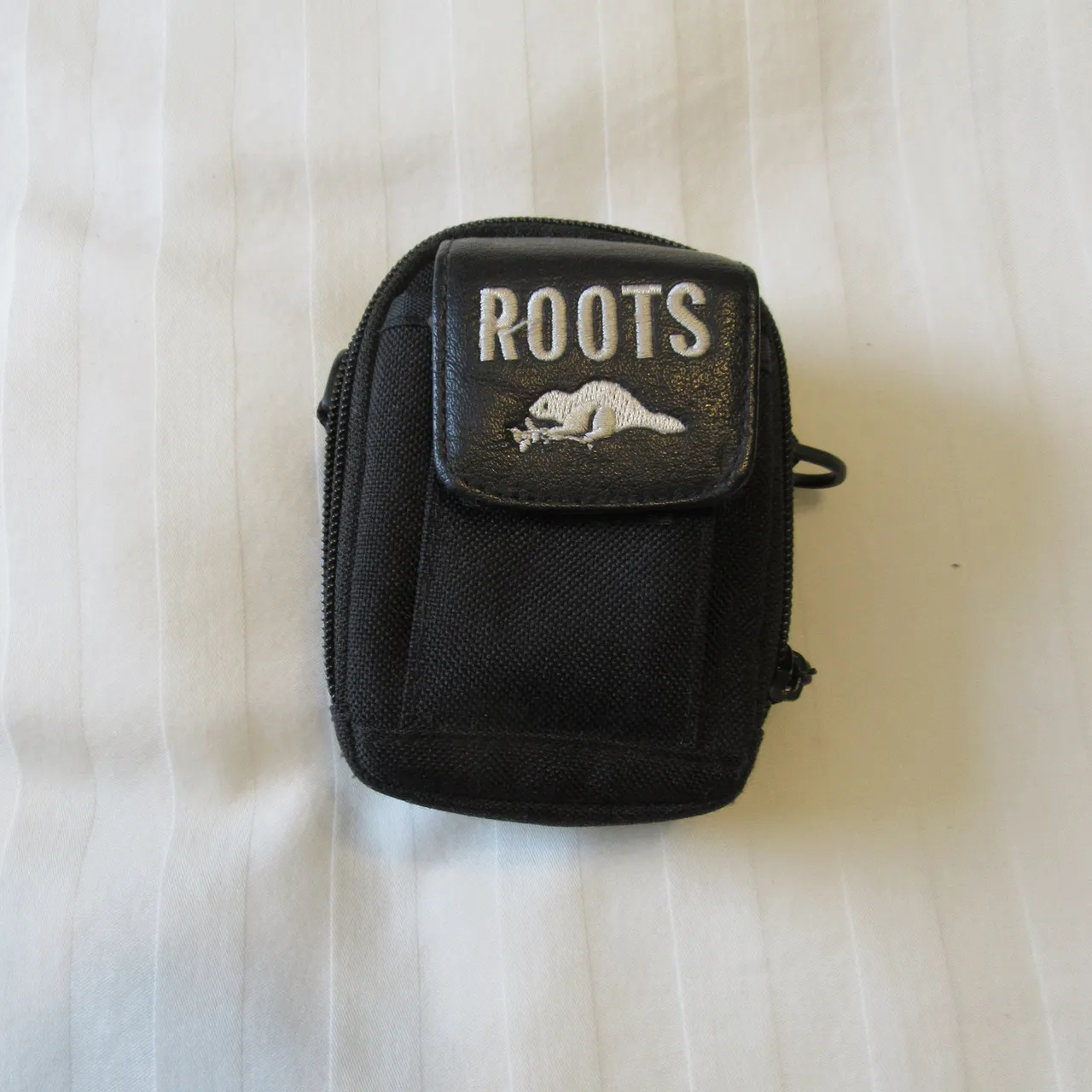 Roots camera case photo 1