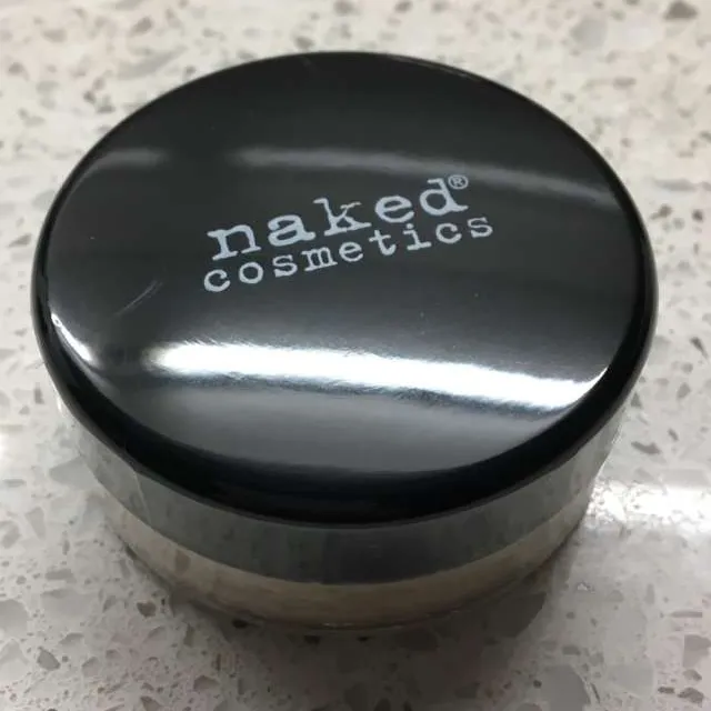Naked Cosmetics HD Finishing Powder photo 1