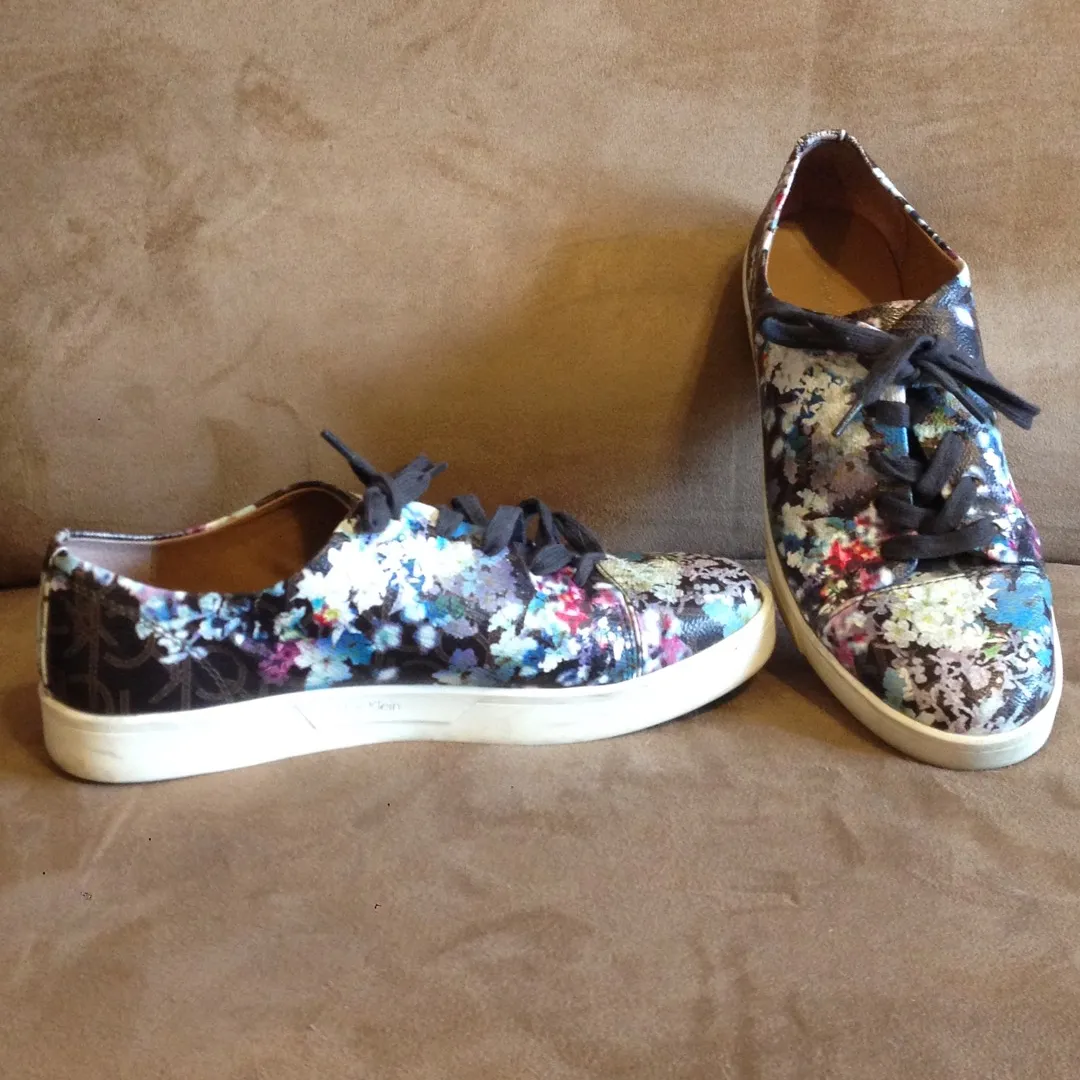 Calvin Klein Leather Floral Sneakers Size 7 photo 1