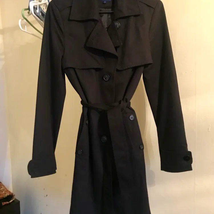 Classic Women’s trench coat - Size 7 photo 1