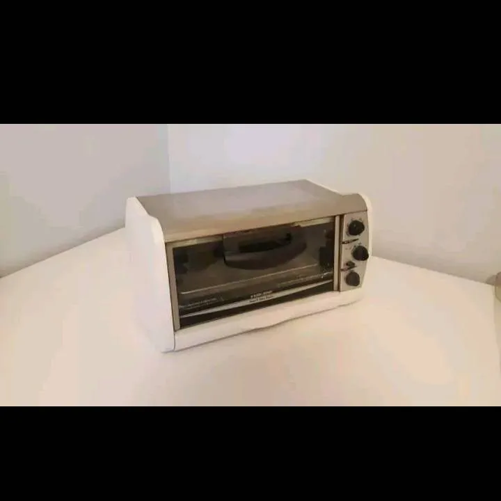 Black & Decker Toaster Oven photo 1