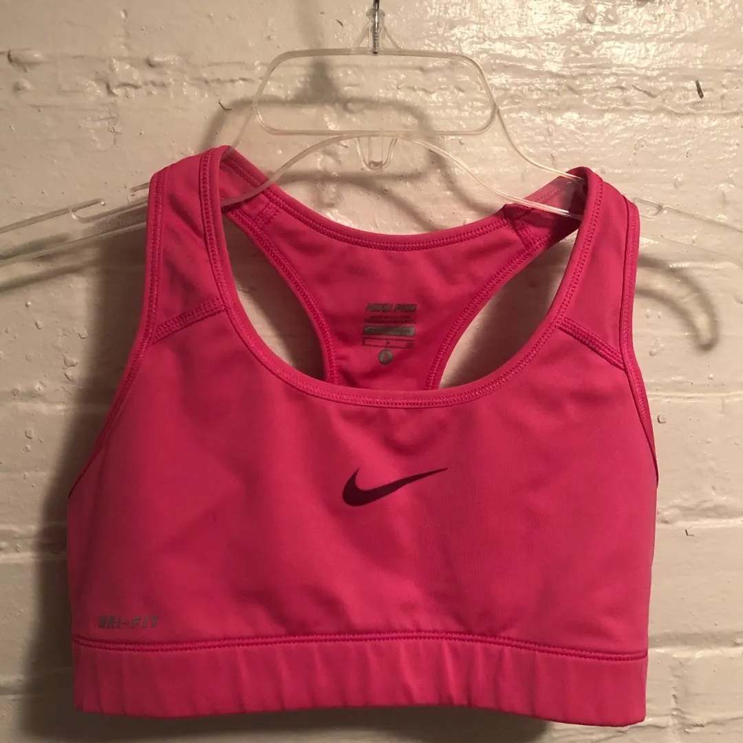 Women’s Nike sports bra Small photo 1