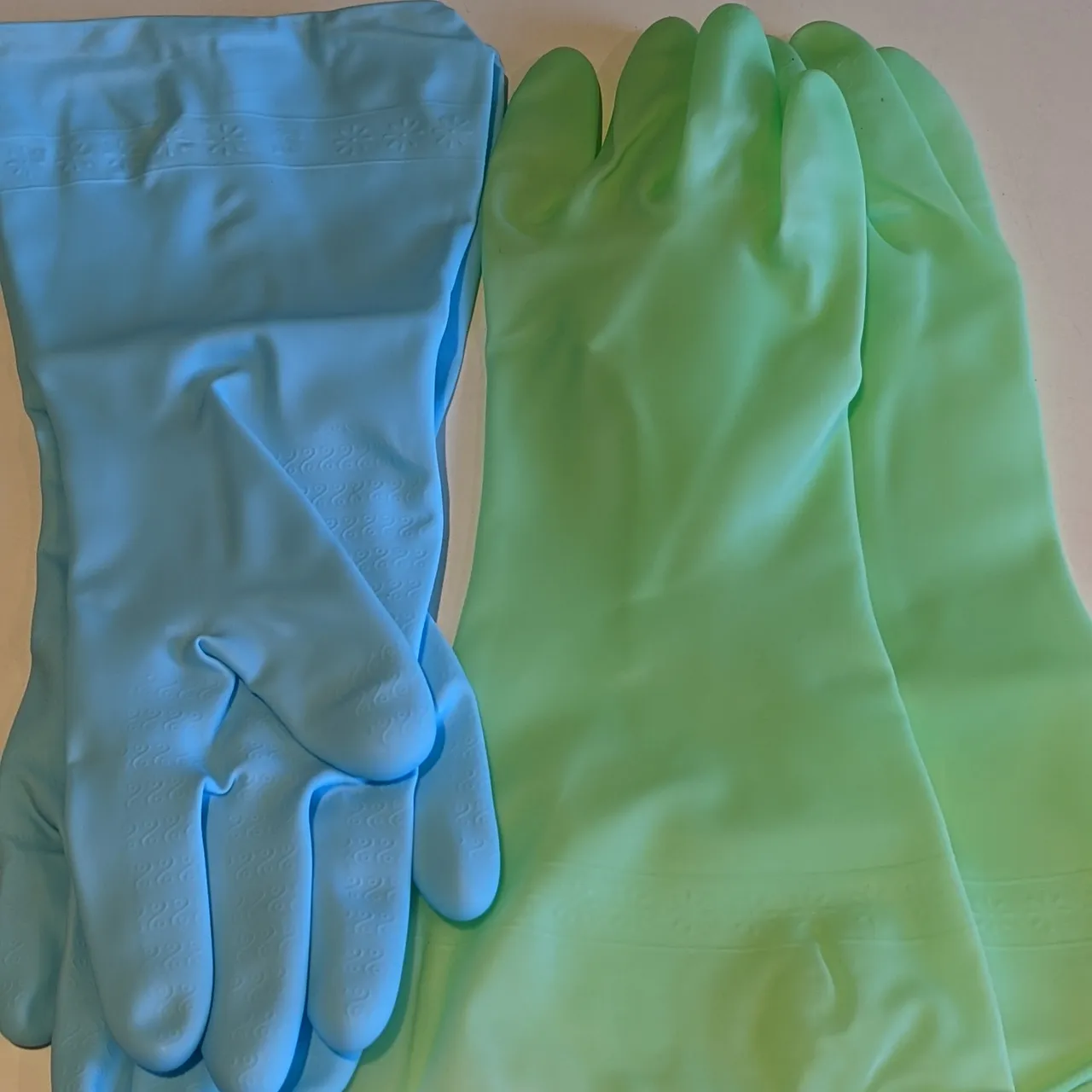 2 Pairs Brand New Medium Cleaning Gloves. photo 1