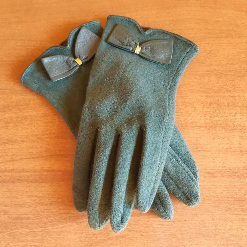 Green Wool Gloves photo 1