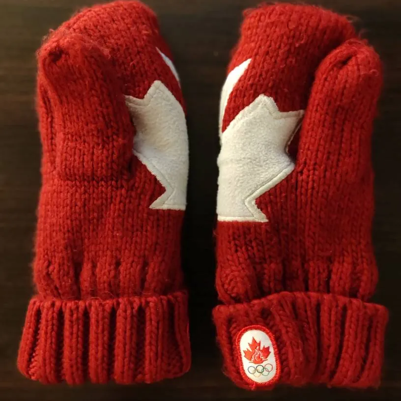 Official Olympic Canada Mitts photo 3