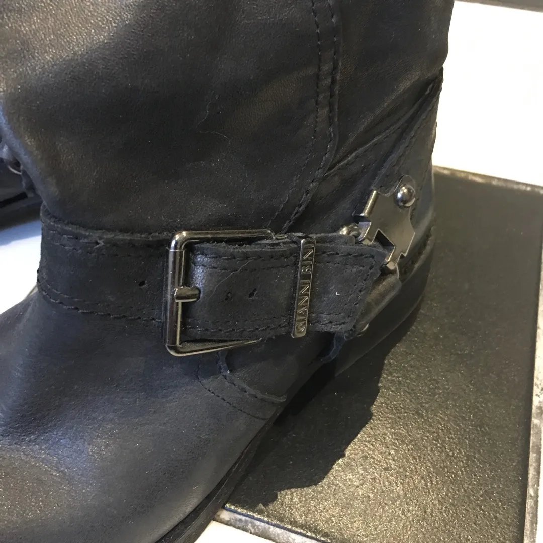 Black Leather Boots Size 7 photo 3