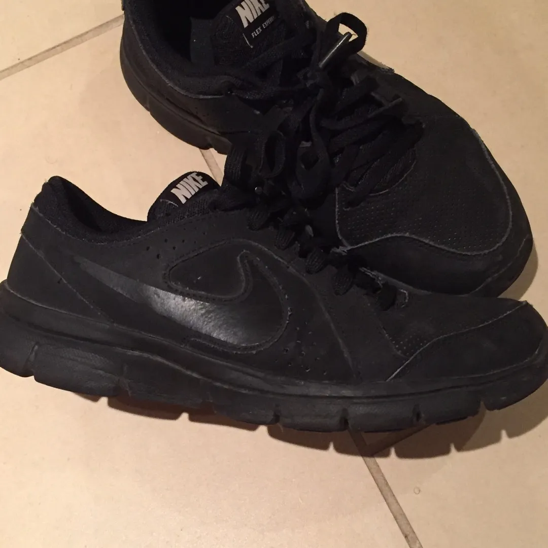Black Nike Shoes Size 6.5 / 7 photo 3