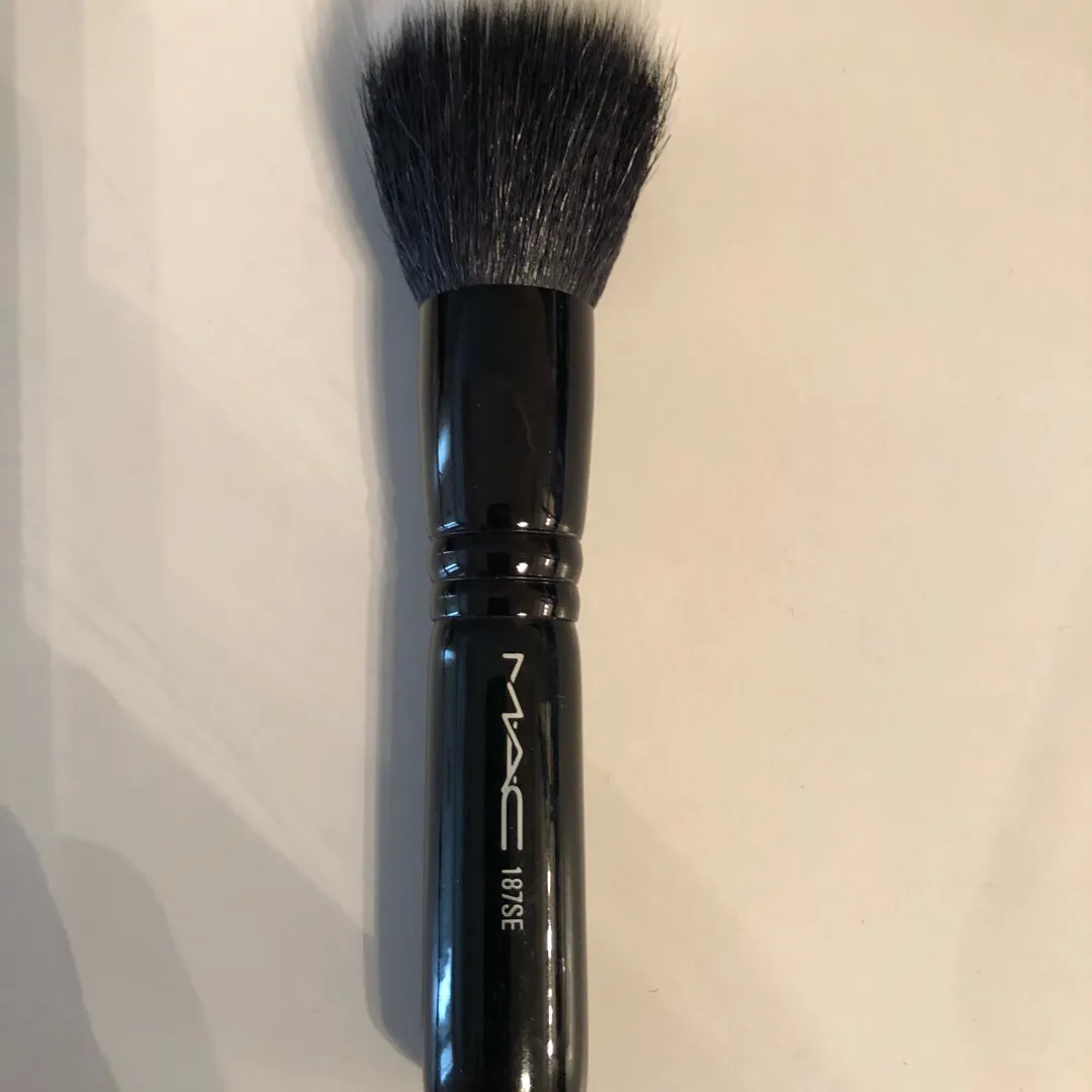 MAC Makeup Brush - Foundation photo 1