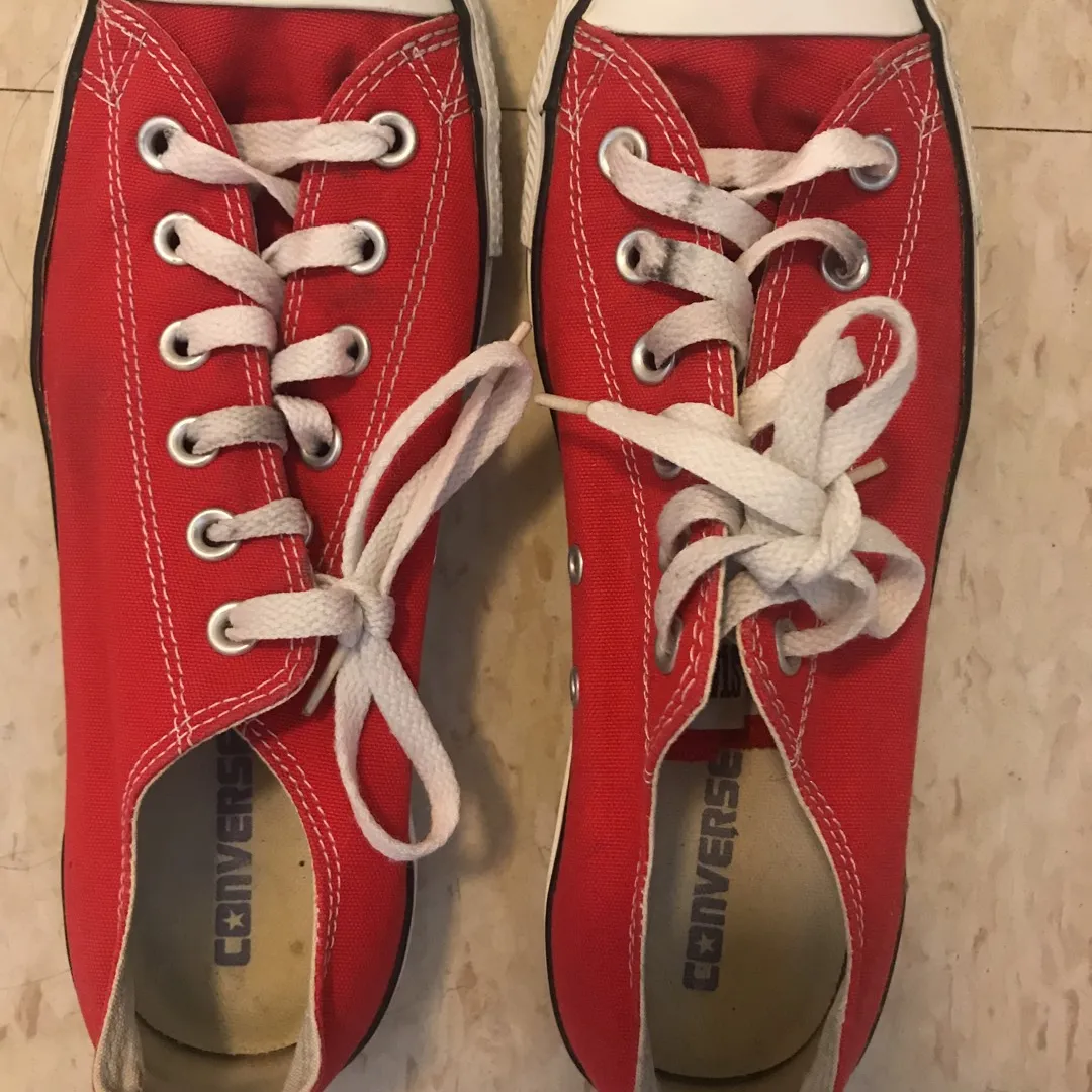 Red Converse photo 1