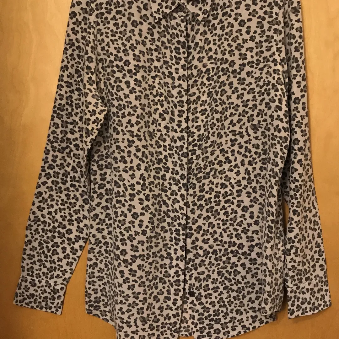 Size SMALL Equipment Blouse photo 1