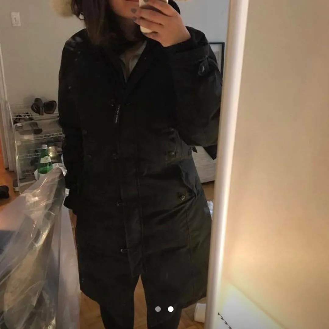 XL Women’s Canada Goose jacket photo 1