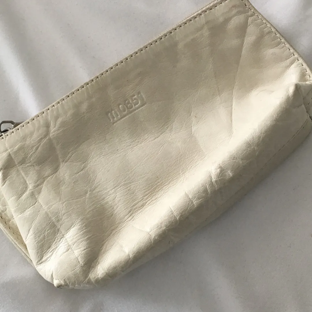 M0851 Leather Pouch- Off White photo 1