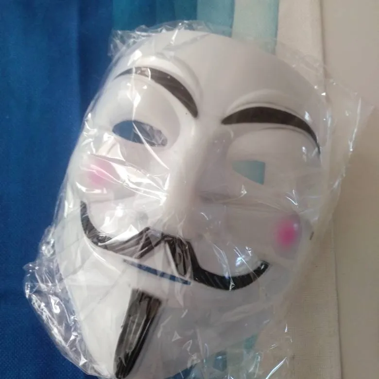 V For Vendetta - Guy Fawkes - Anonymous Mask photo 1