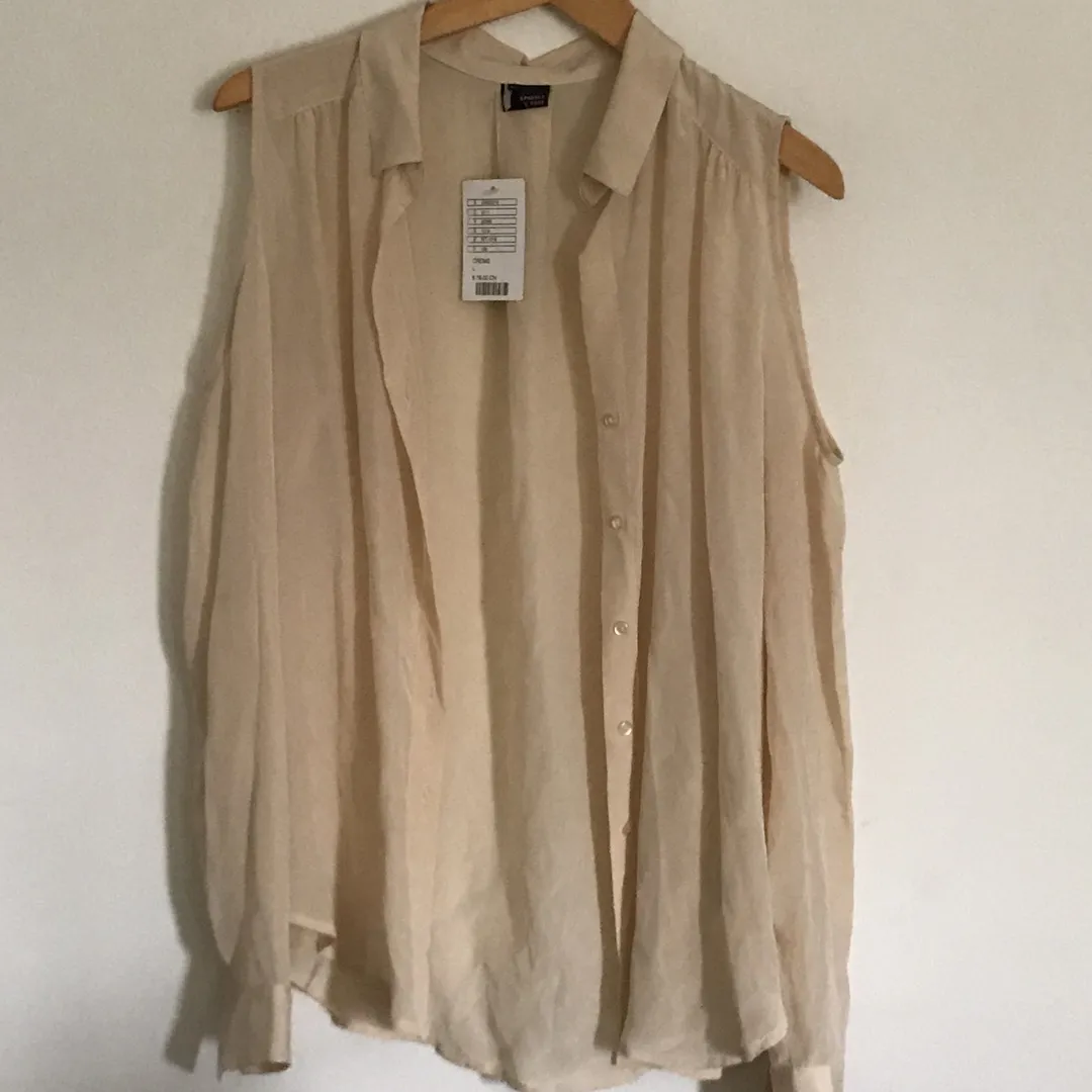 Urban Outfitters Creme Cut-Out Shoulders Blouse Size L photo 1