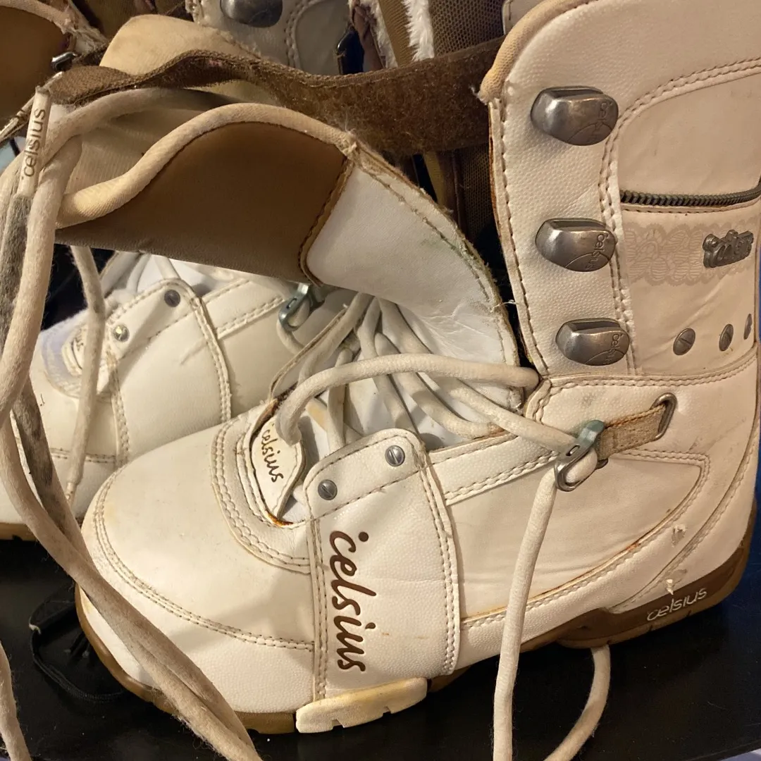 Well Loved Size 8 Women’s Snowboarding Boots photo 1