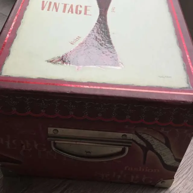 Vintage Box photo 1