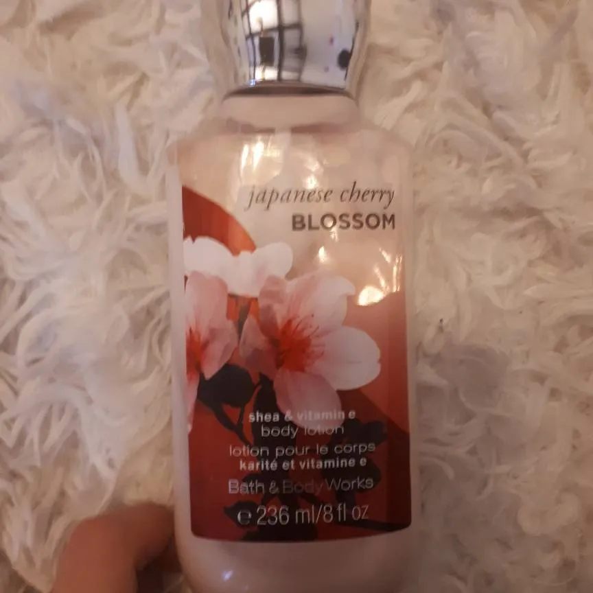 Free Bath And Body Worker Lotion Cherry Blossom photo 1