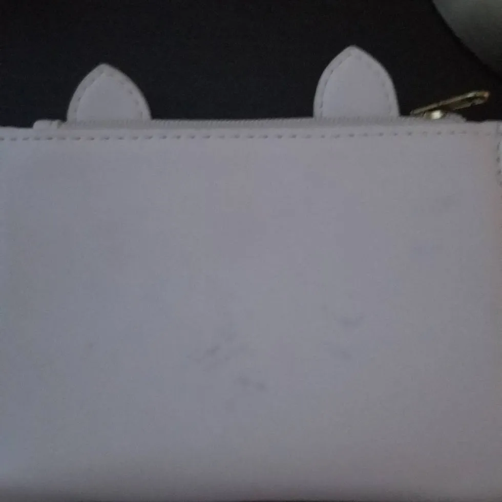 Small White Cat Wallet With Tag photo 3