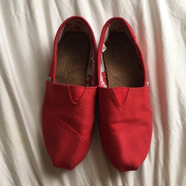 Red TOMS Size 8 women's photo 1