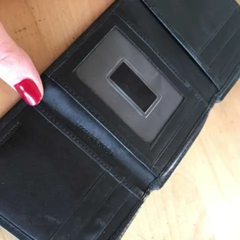 Men's Michael Kors Leather Wallet photo 3