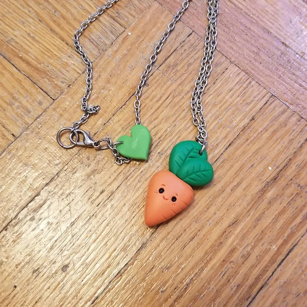 Carrot necklace photo 1