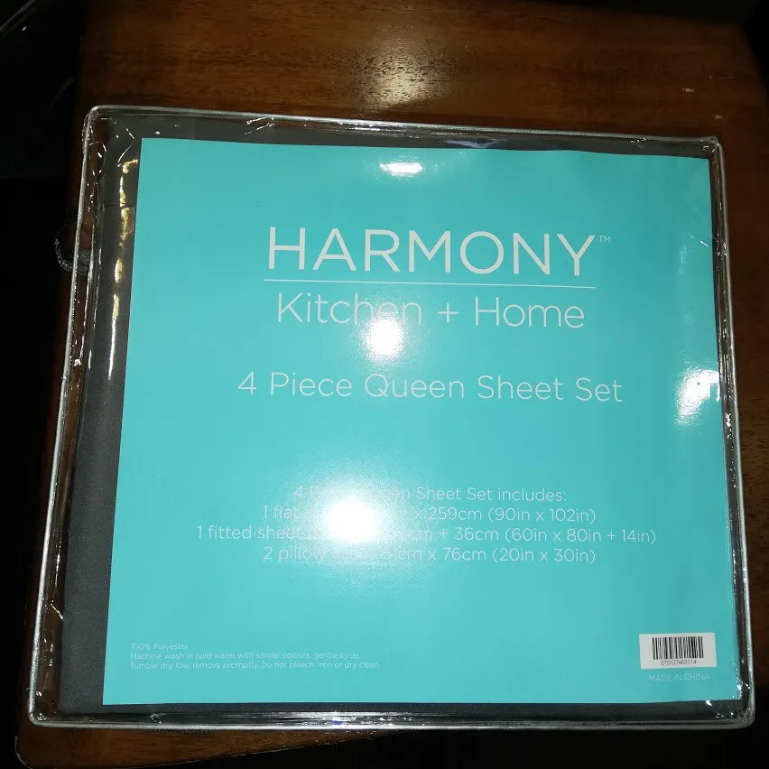 Queen 4 Pieces Bed Sheet Set photo 1