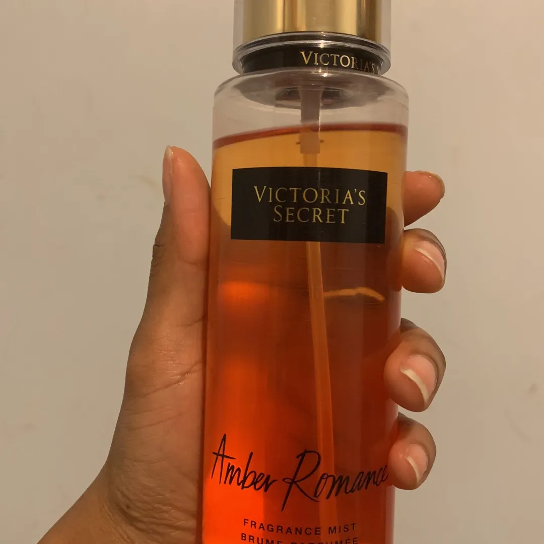 VS Fragrance Mist In Amber Romance photo 3