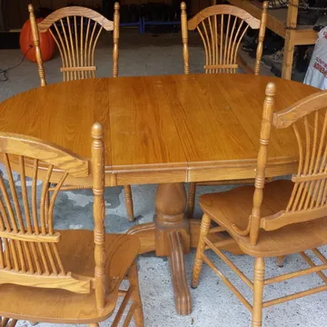 5 Piece Solid Oak Wooden Table photo 1