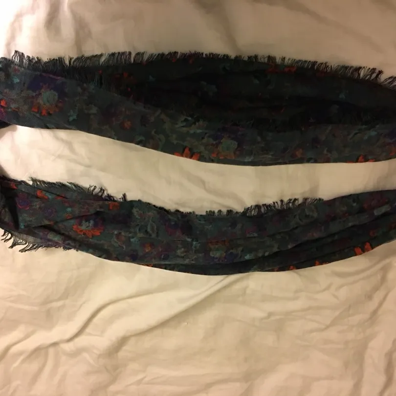 Urban Outfitters Ecoté Flower Circle Scarf photo 3