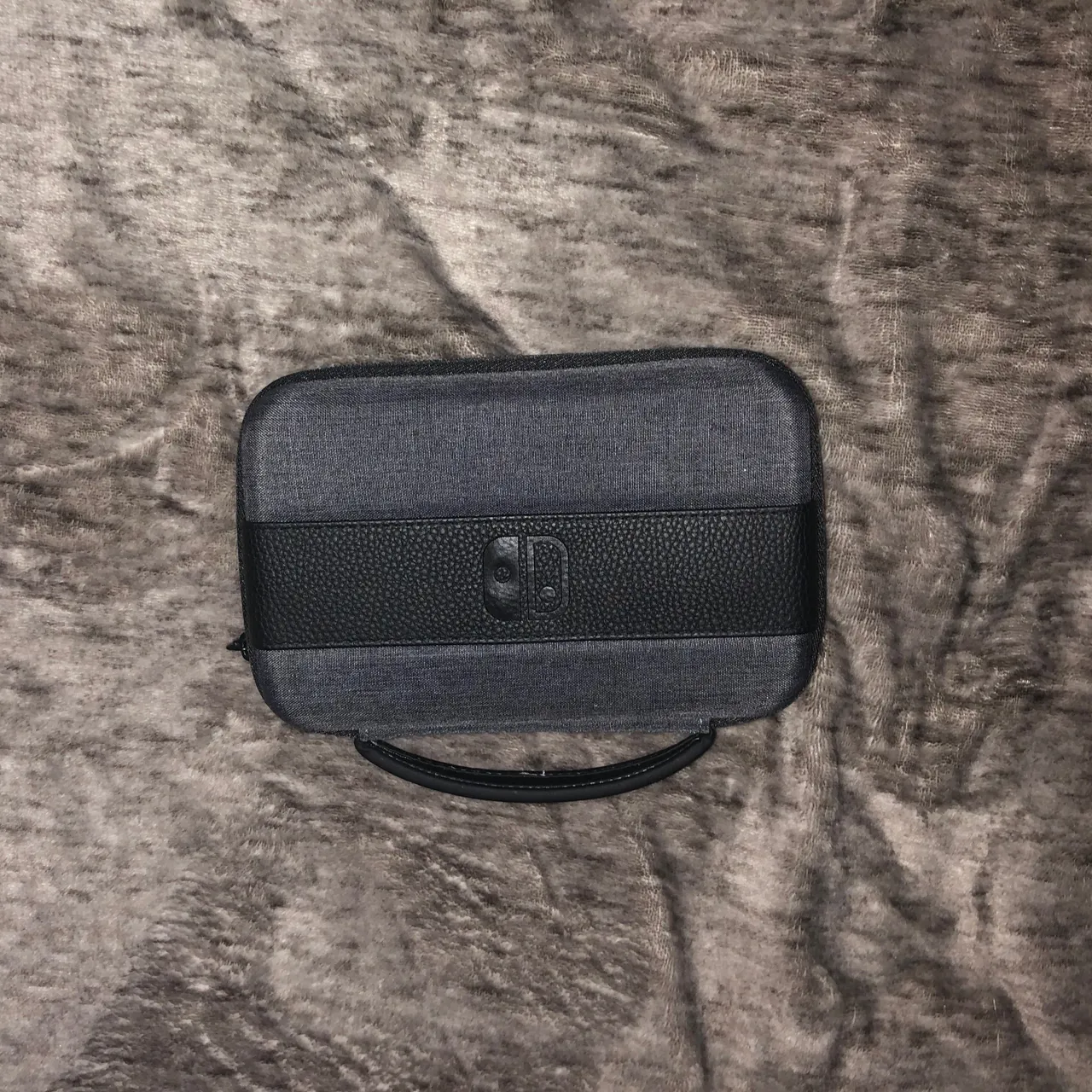 Selling nintendo switch, breath of the wild, carrying case an... photo 6