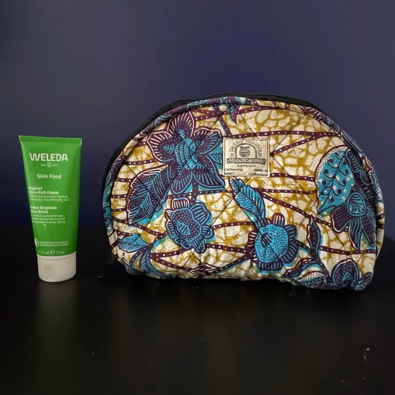 Quilted toiletry bag photo 1