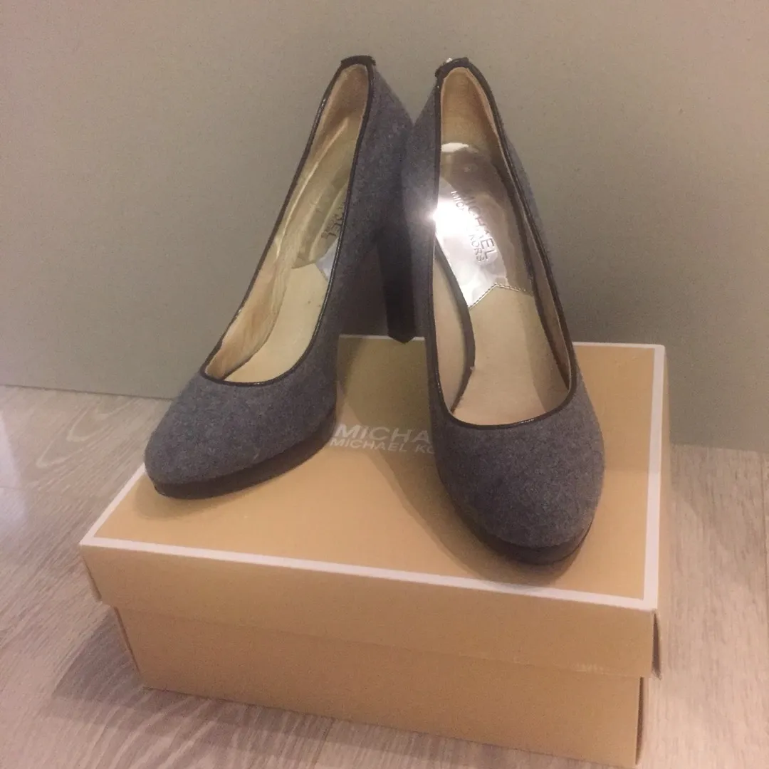 Michael Kors Great Condition Size 7M photo 1
