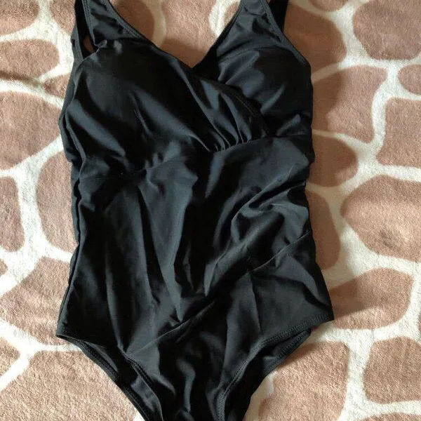 🎁Brand New: Flattering Black One piece Bathing Suit photo 4