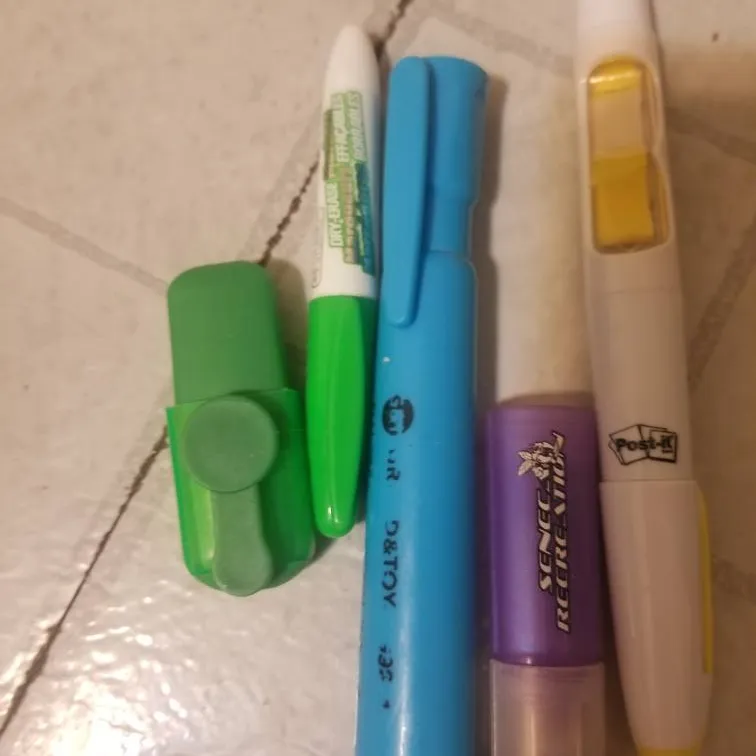 Highliters and pens photo 1