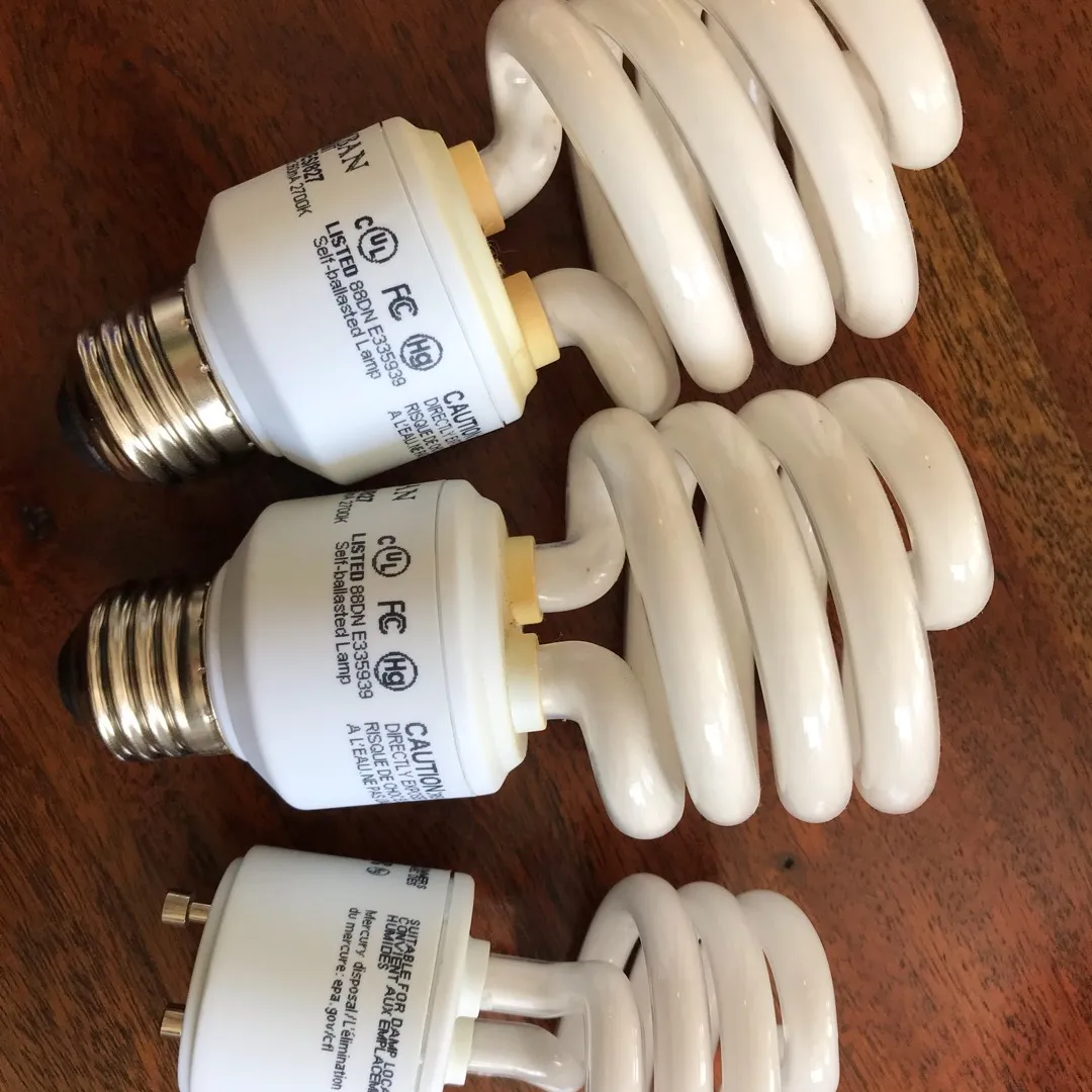 Free💡 CFL Lightbulbs photo 1