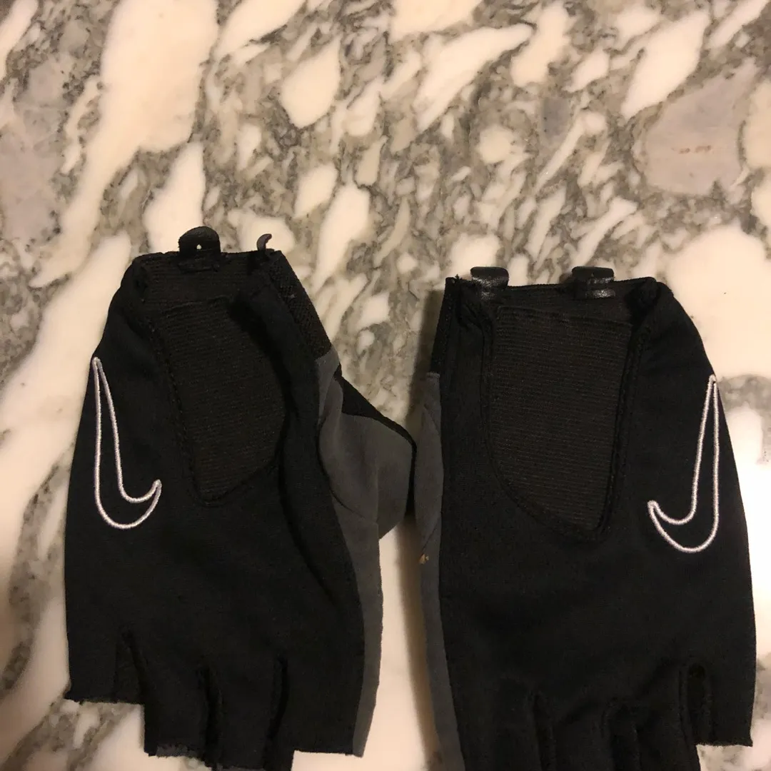 Nike Weight Lifting Gloves photo 1