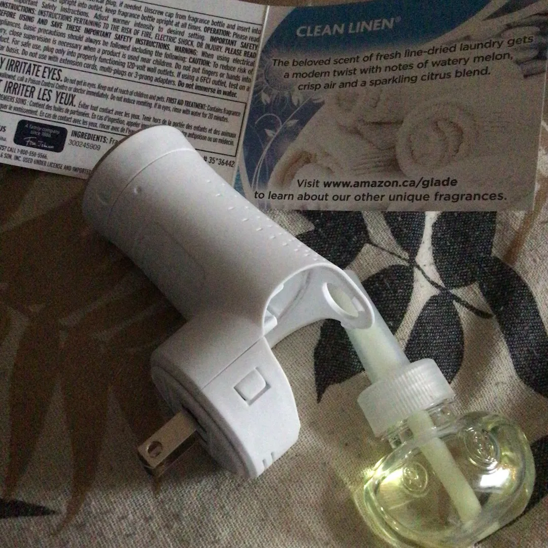 Glade Plug In With Scent photo 3