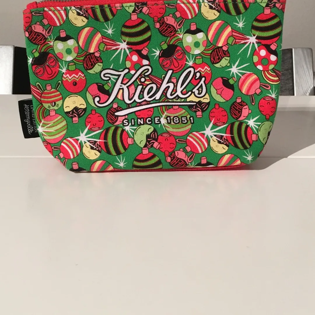 Kiehl’s Cosmetic Pouch photo 1