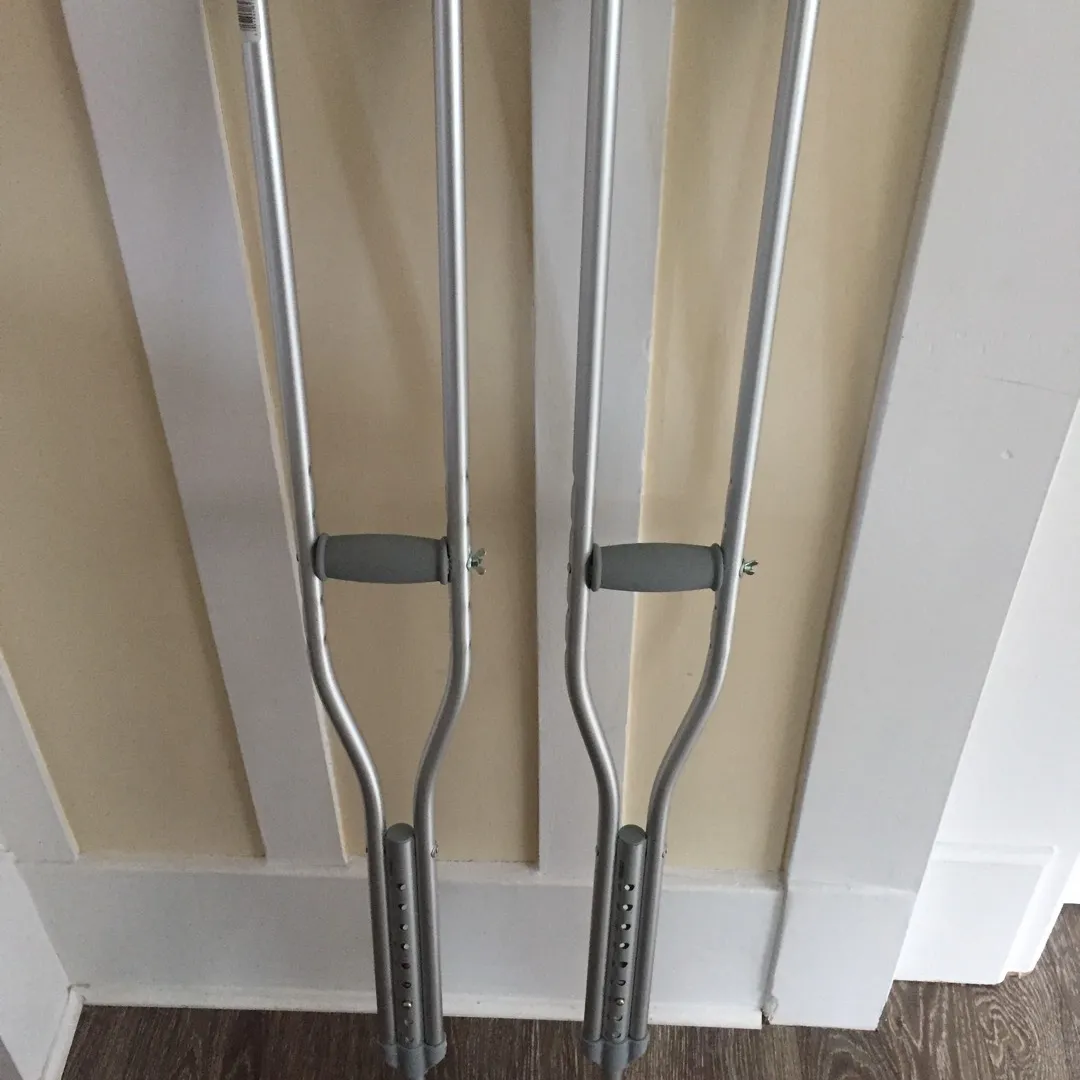 Crutches For 5’2” To 5’10” photo 1