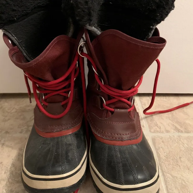 Burgundy Sorell Winter Boots Size 7 photo 1