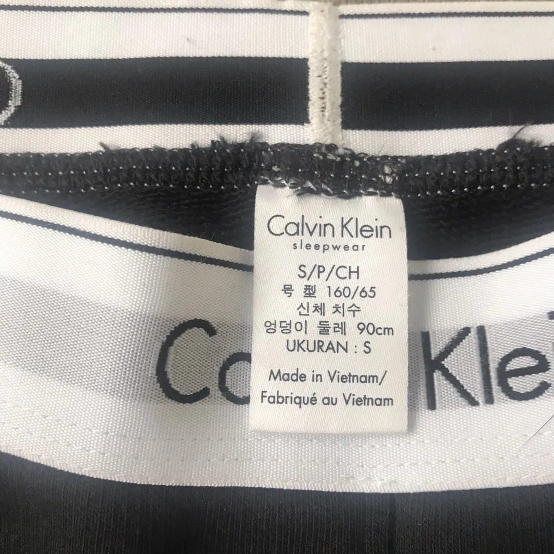 Black Calvin Klein Joggers/Sweatpants Size Small photo 3