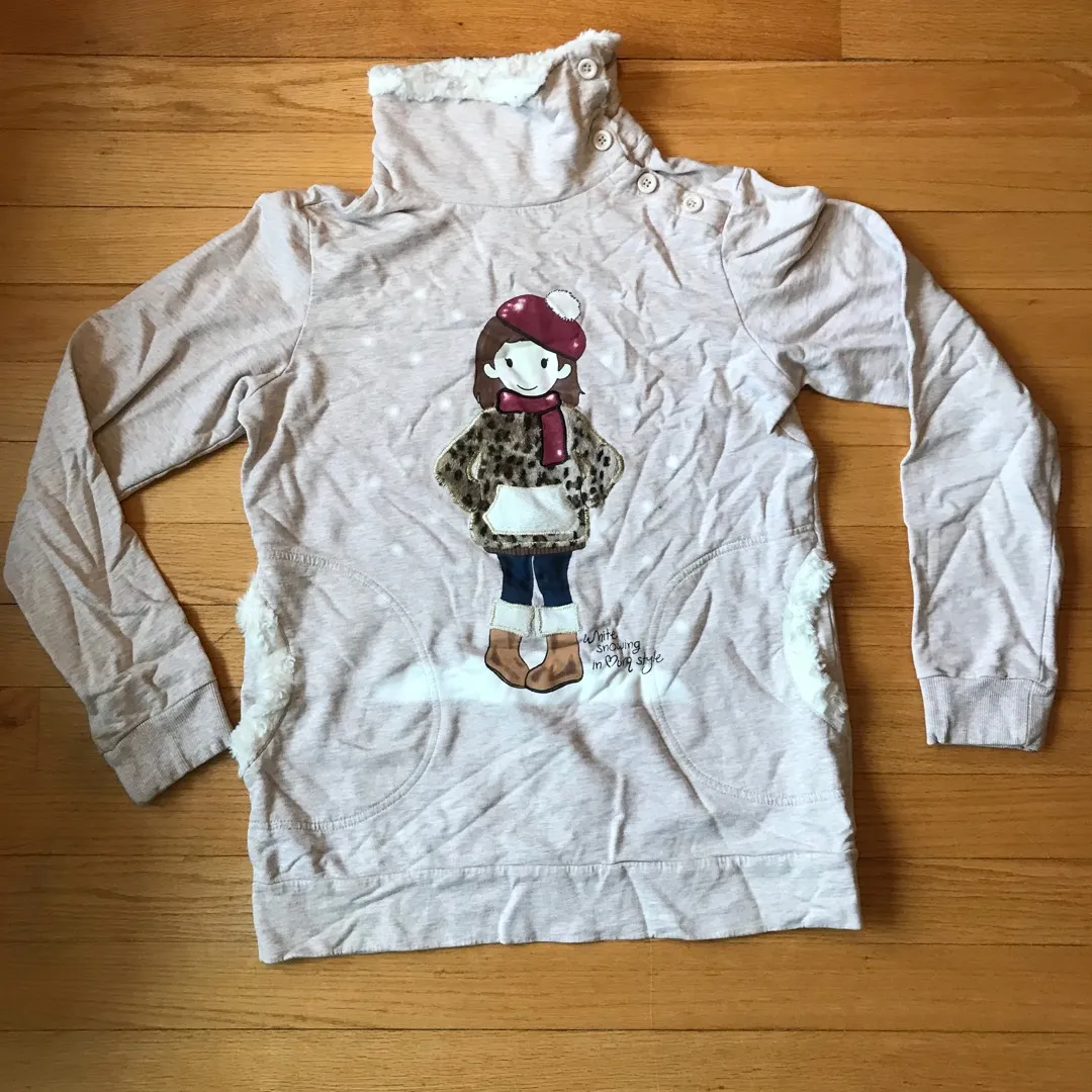 Size Small Women’s Cozy Sweater photo 1