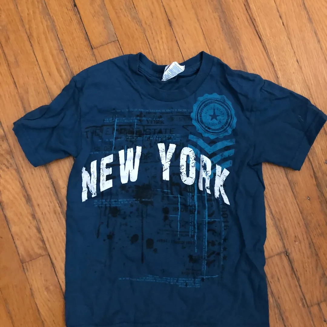 New “New York” Kids T Shirt Size Small photo 1