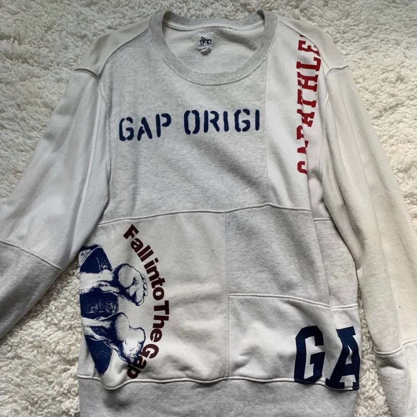 New Gap Sweater photo 3
