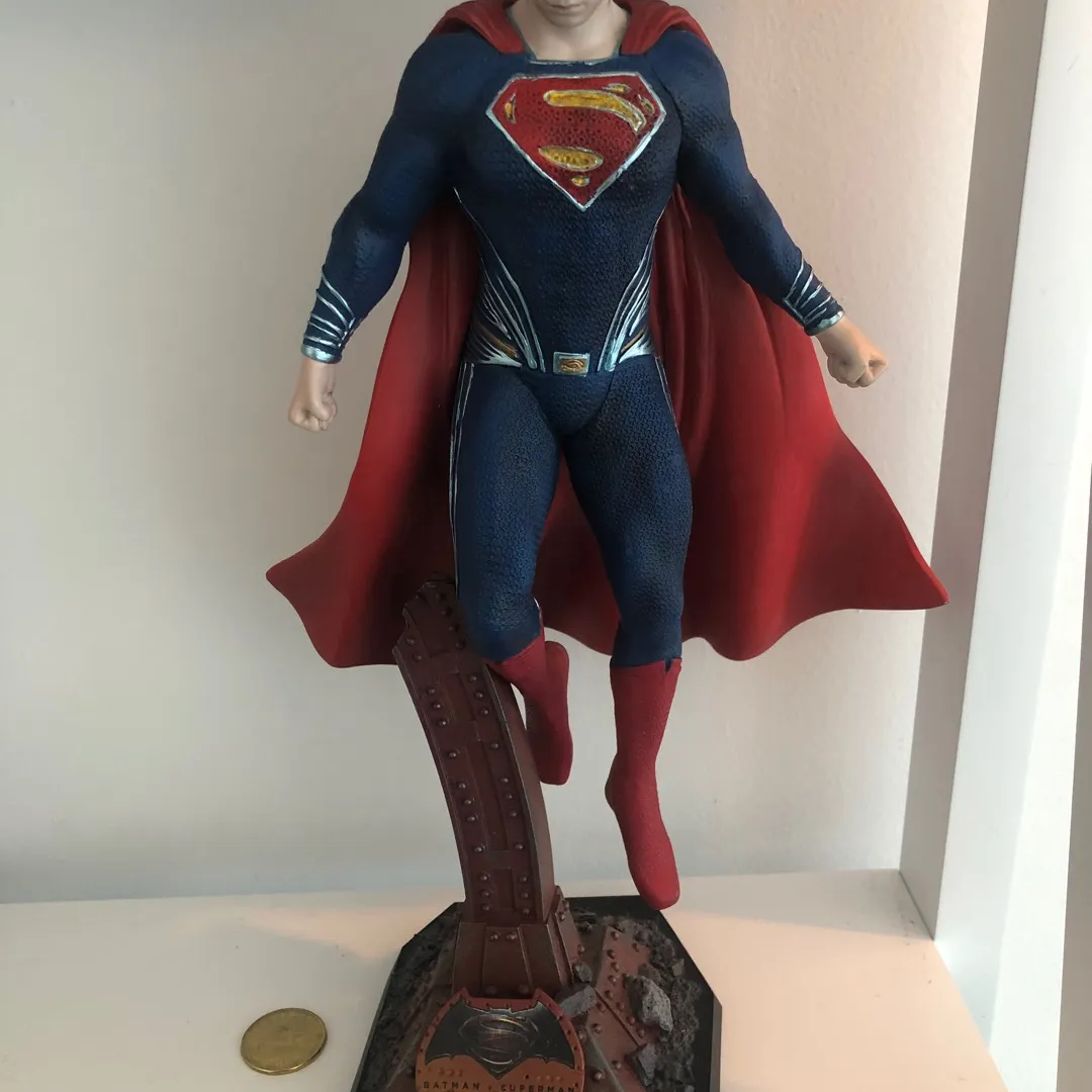 Muckle Mannequins Superman Statue photo 1