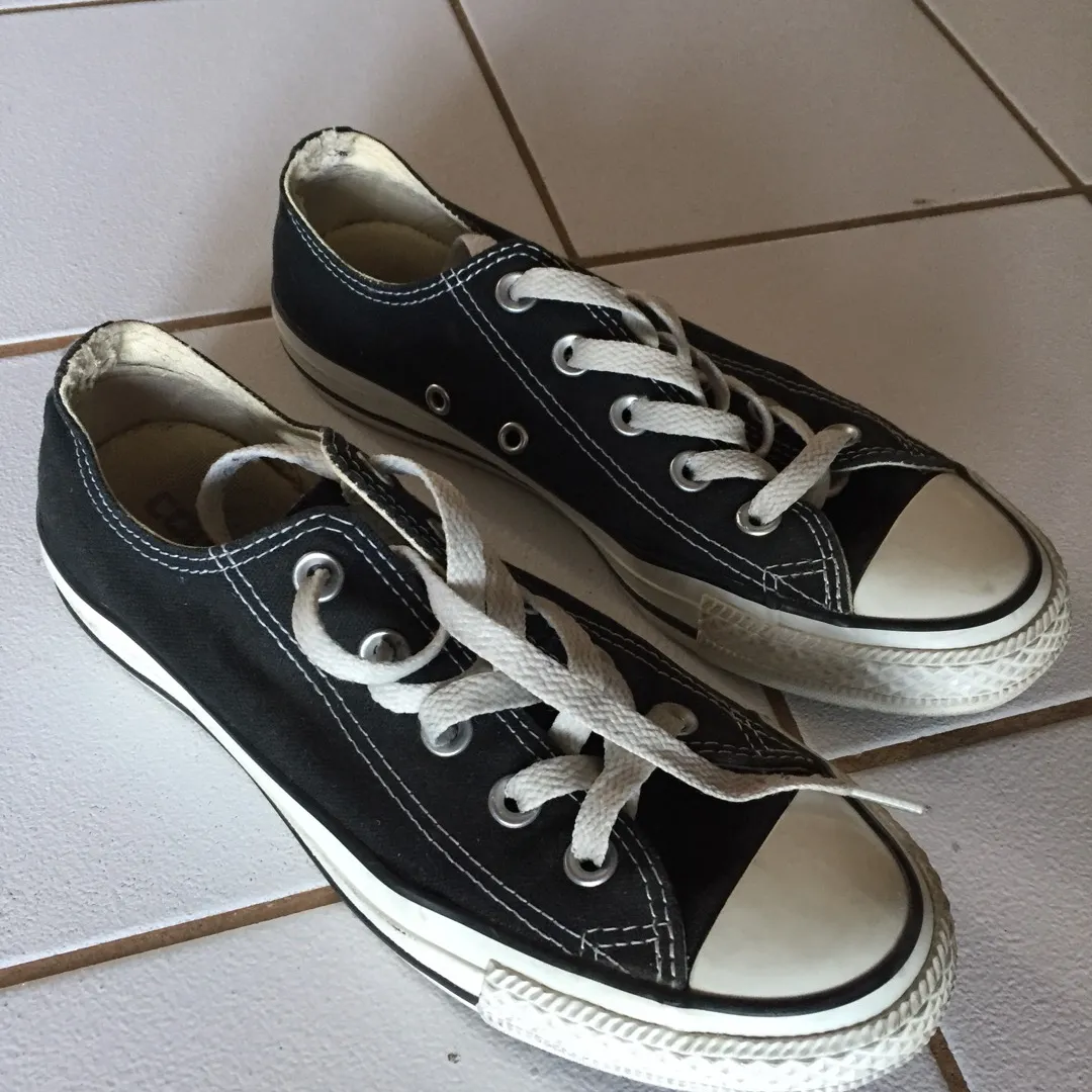 • CONVERSE SNEAKERS • SIZE 6 photo 3