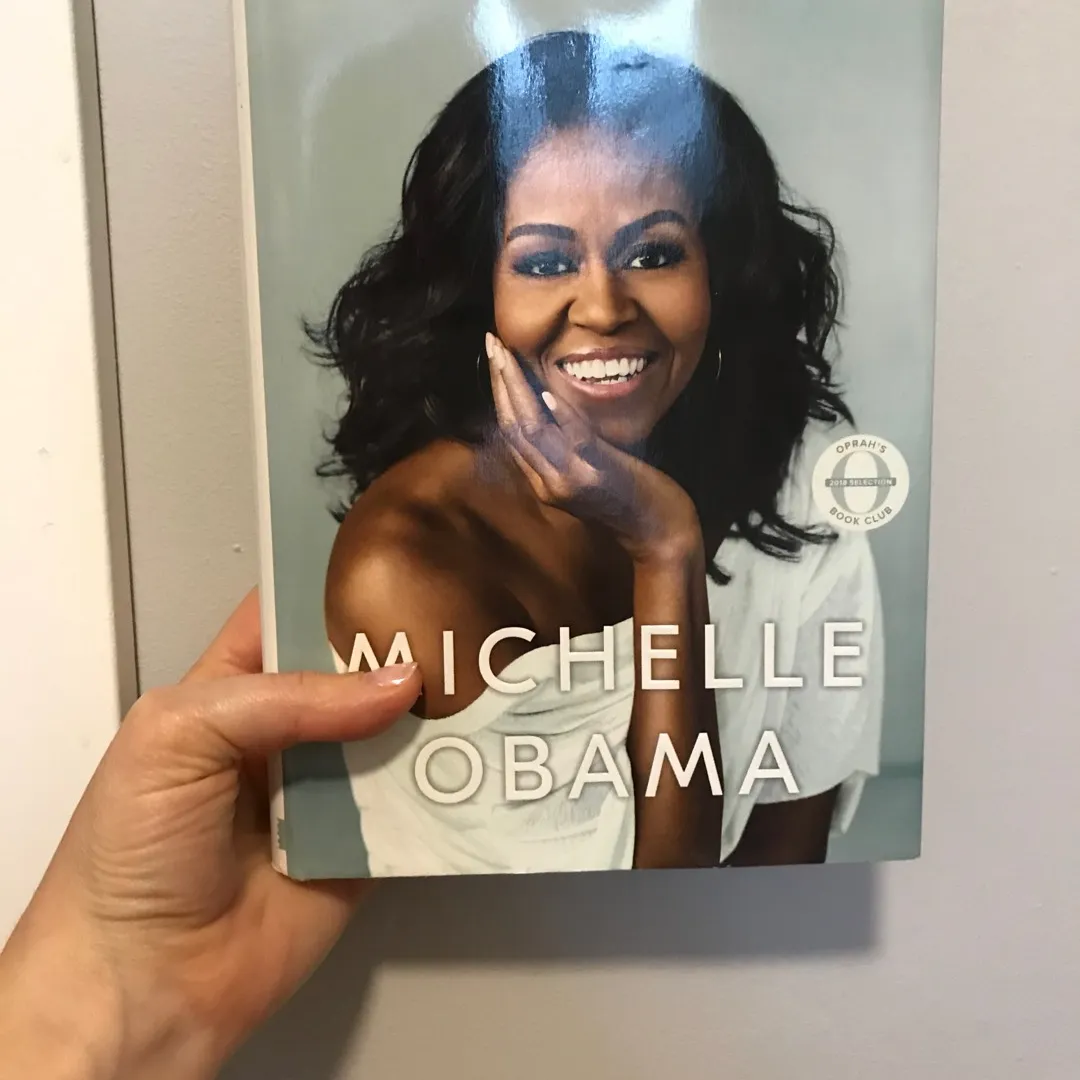 Becoming by Michelle Obama photo 1