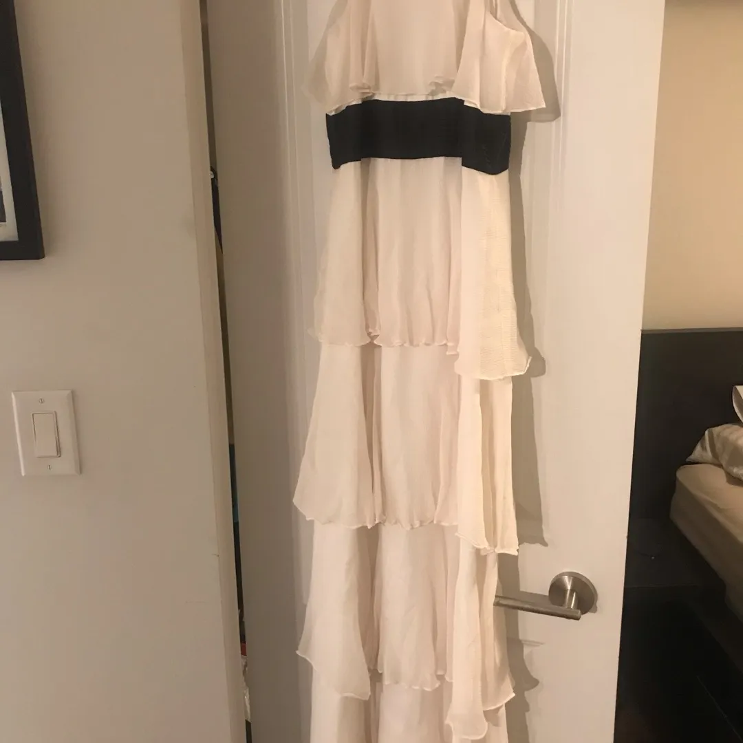 BCBG Antique White Dress Size 6- Freshly Dry cleaned photo 1