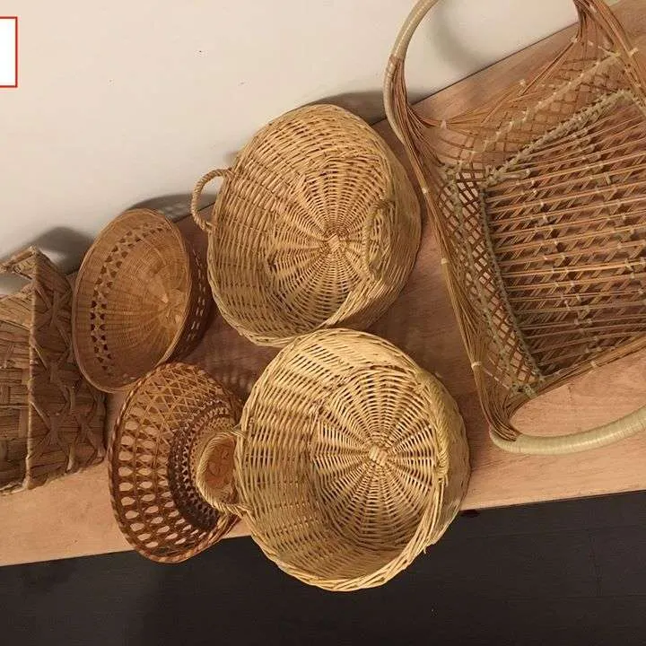 Natural baskets and plates photo 1