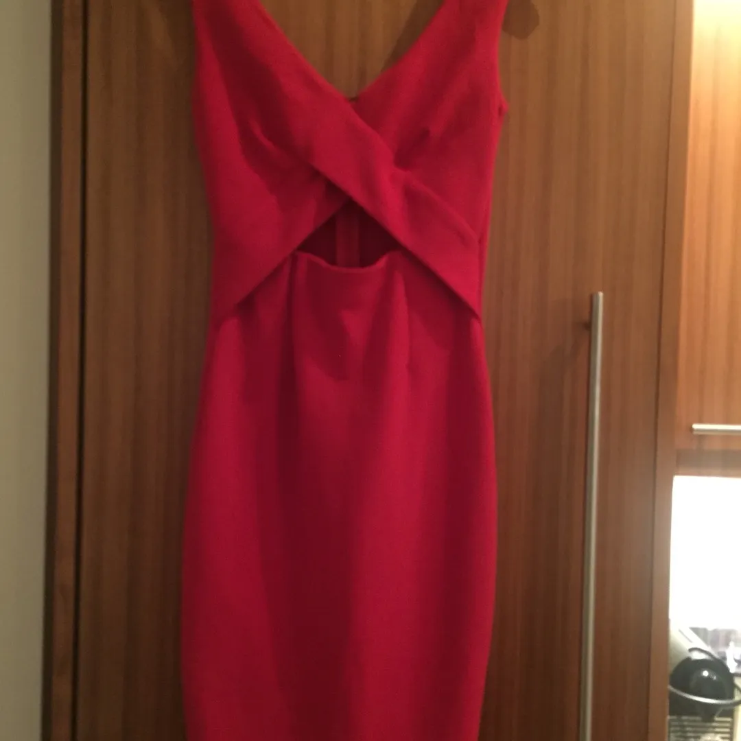 Red form fitted dress photo 1
